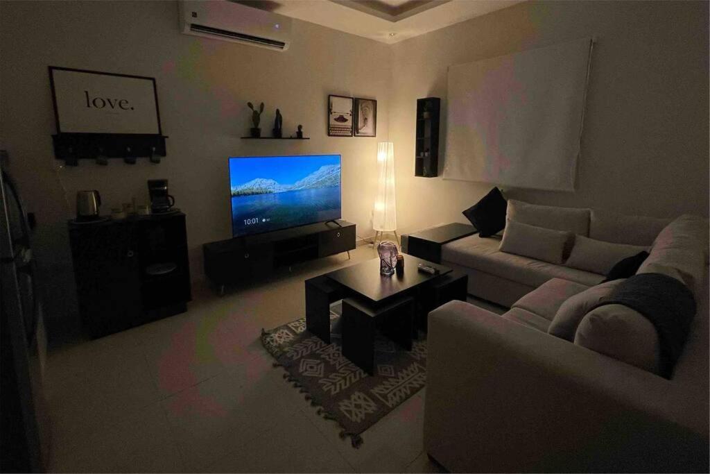 Apartment شقة فاخرة غرفة وصالة *